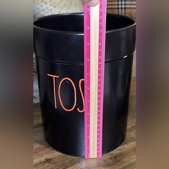 Rae Dunn Ceramic ‘Toss’ Office/Home Trash Can/Waste Can/Basket in Black/Orange - Picture 9 of 11